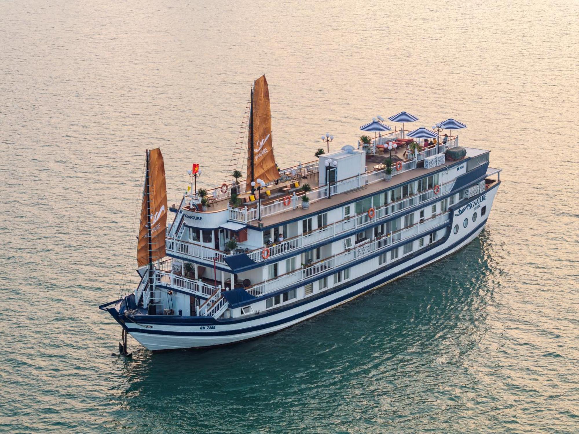Signature Royal Halong Cruise Hạ Long Ngoại thất bức ảnh