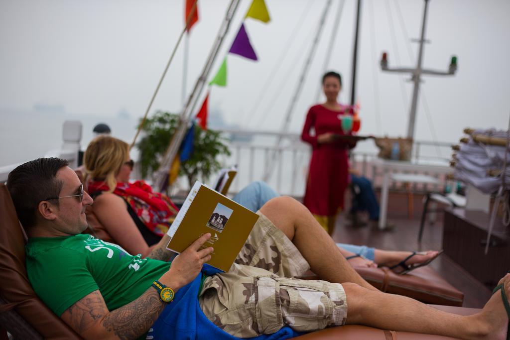 Signature Royal Halong Cruise Hạ Long Ngoại thất bức ảnh